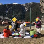 © Groupe d'enfants jouant en extérieur - Halte garderie les Diablotins