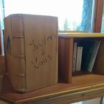 © Livres sur une bibliothèque - L.Pétinot OT HMVT