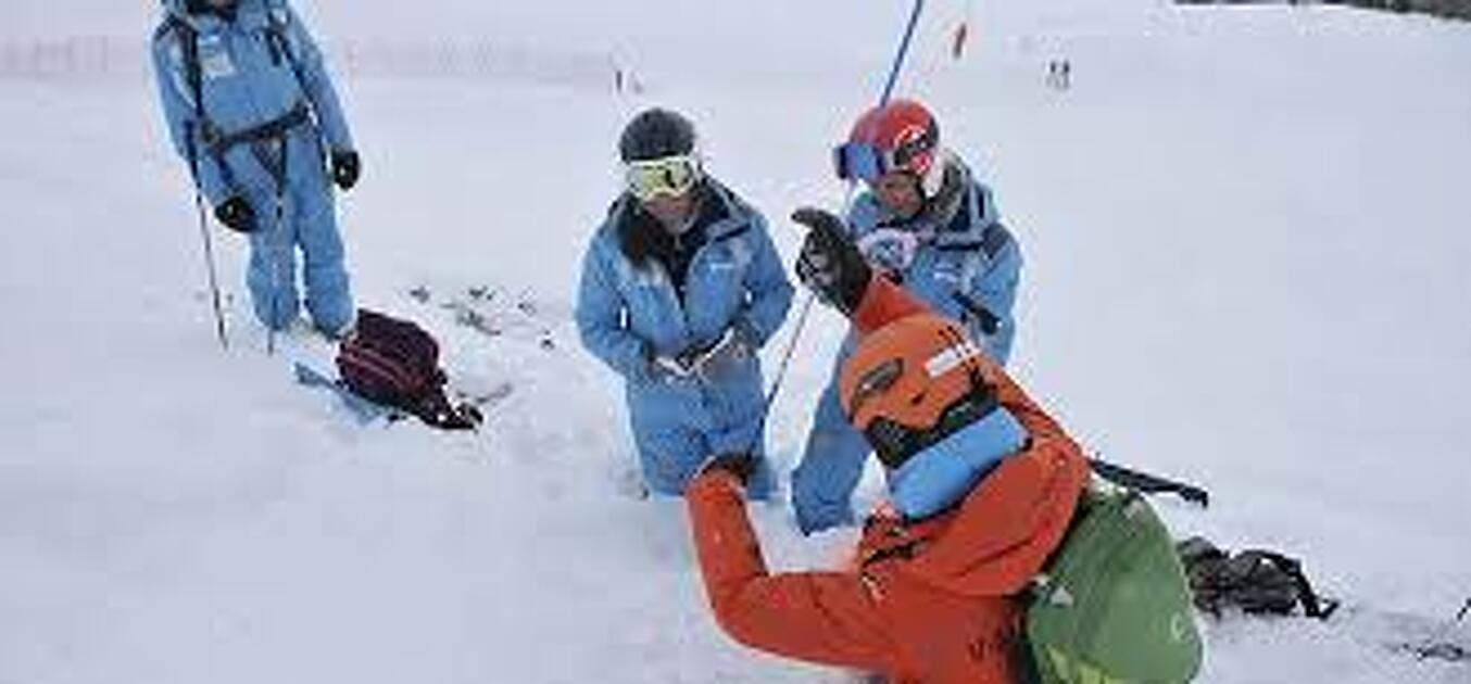 Group of people practicing avalanche rescue - Yves Bayle