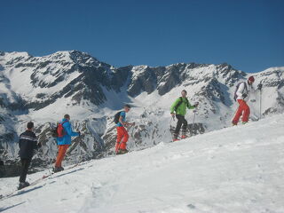 Sortie ski de randonnée vers des paysages sauvages