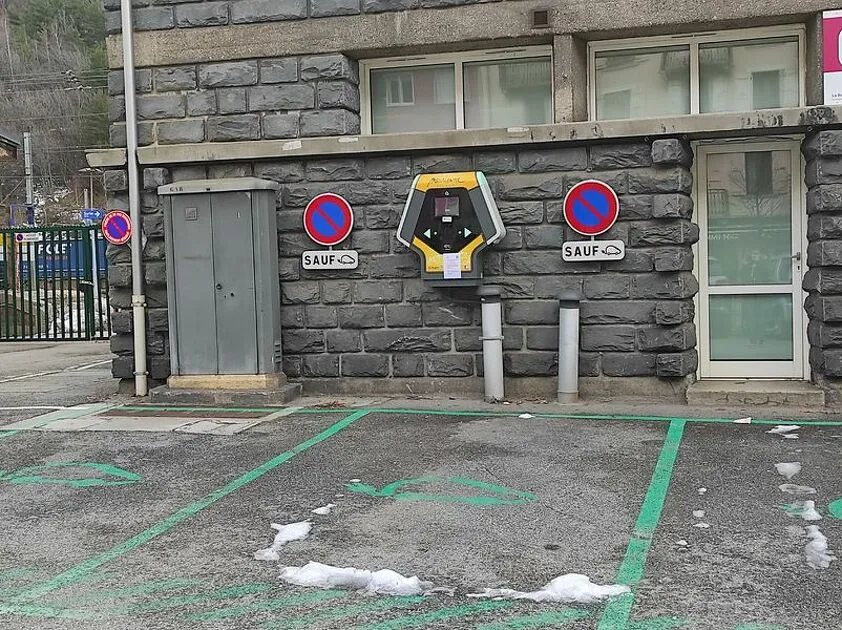 Oplaadstation voor elektrische voertuigen en fietsen in Modane - CCHMV