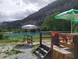 Verfrissingsbar en snacks aan het Illaz-meer in Modane - Jocelyne Soares