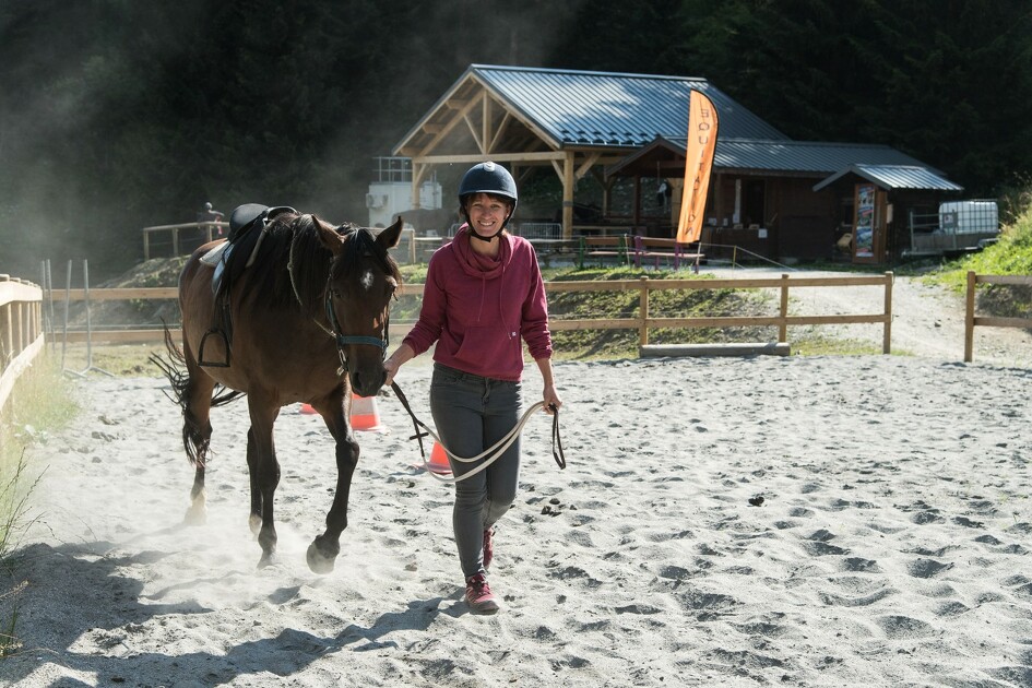 © valfrejus-centre-equestre - OTHMV-A.Pernet