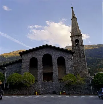 © Buitenaanzicht van de kerk van Modane - Pierre Witt