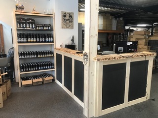 © Exemple aménagement sur mesure - Bar de la brasserie des terres blanches - DUCROUX Matthieu