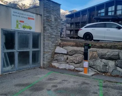 Borne de recharge pour véhicule électrique