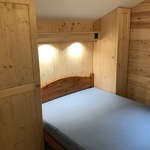 © Exemple aménagement sur mesure : colonnes de chambre - Aux 4 coins
