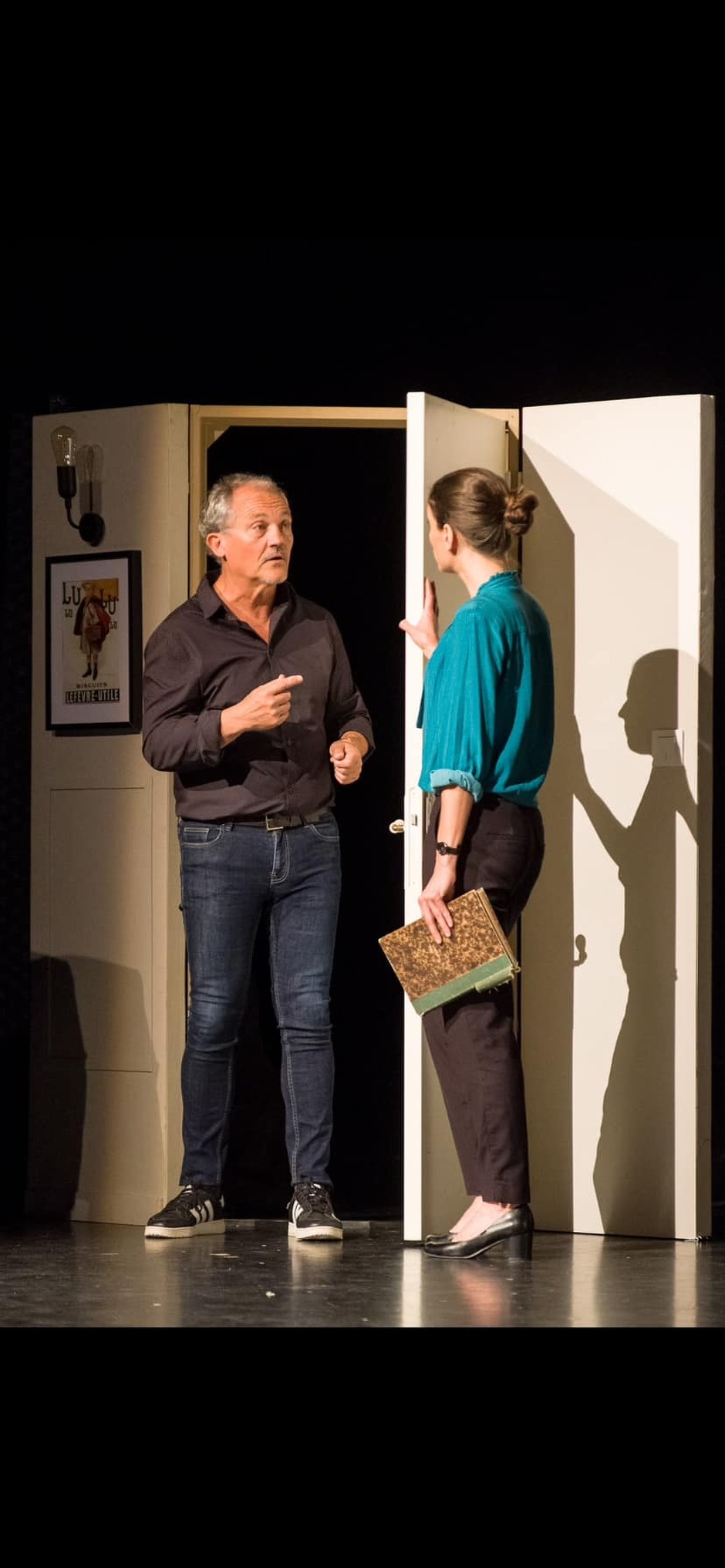 © Théâtre : La porte d'à côté_Modane - Compagnie le masque blanc
