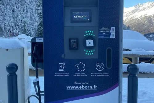 Borne de recharge pour véhicule électrique