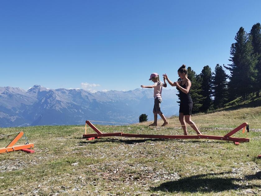 © Outdoor Urban Festival : Initiation Slackline et Spectacle acrobatique_Valfréjus - Slackline Events