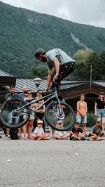 © Stedelijk openluchtfestival: Bike Park entertainment en Trial Show_Valfréjus - Baptiste Braire