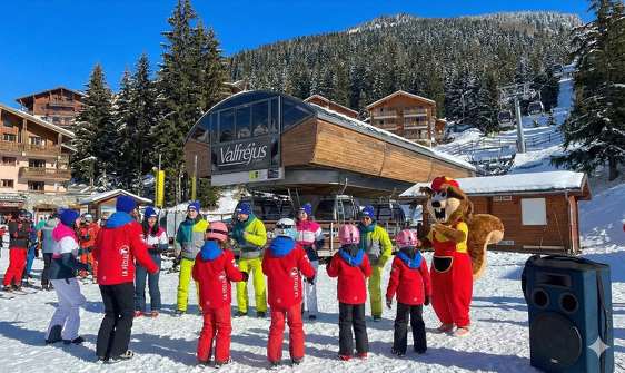 Départ au ski en fanfare